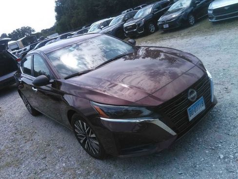 Used 2024 Nissan Altima 2.5 SV FWD image 4