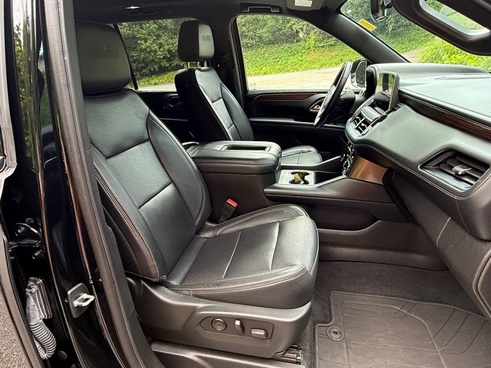 Used 2021 Chevrolet Tahoe High Country w/ Premium Package AWD/4WD image 27