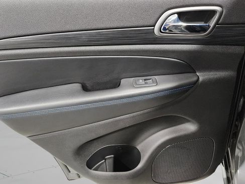 Used 2020 Jeep Grand Cherokee Laredo image 34