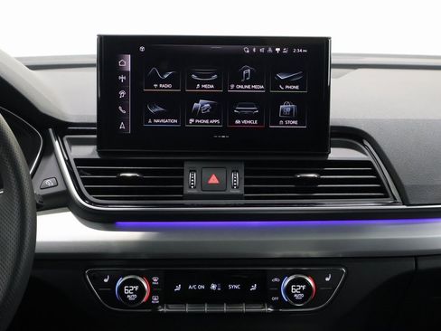 Used 2024 Audi Q5 e Prestige w/ Prestige Package image 19