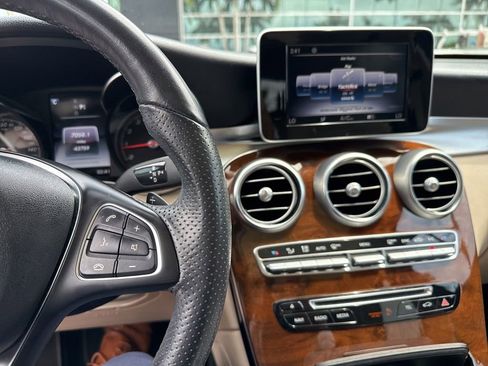 Used 2019 Mercedes-Benz GLC 300 image 4
