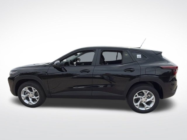 New 2026 Chevrolet Trax LS w/ LS Convenience Package FWD image 5