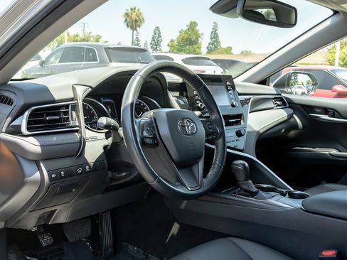 Used 2022 Toyota Camry SE w/ Convenience Package FWD image 6