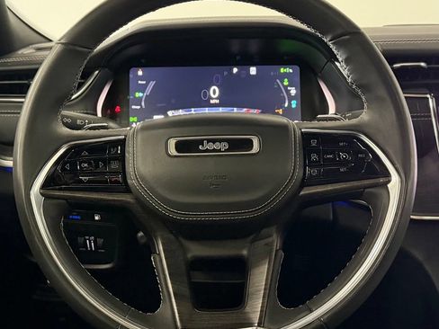 Used 2023 Jeep Grand Cherokee Overland AWD/4WD image 16