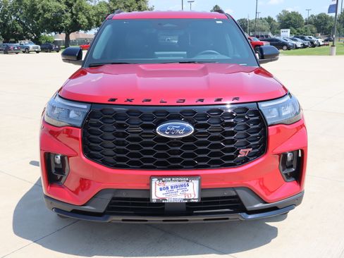 Used 2025 Ford Explorer ST AWD/4WD image 2