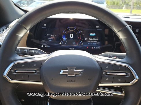 Used 2025 Chevrolet Equinox ACTIV w/ Safety and Technology Package FWD image 11