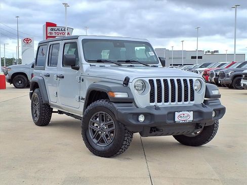 Used 2024 Jeep Wrangler Sport S image 1