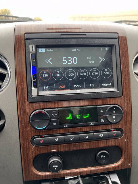 Used 2004 Ford F150 Lariat RWD image 8