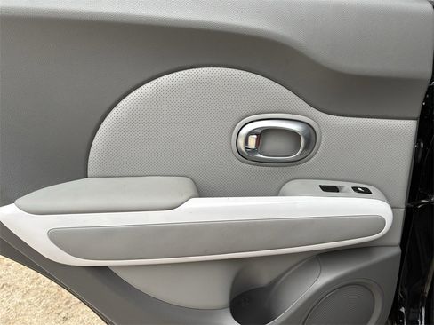 Used 2017 Kia Soul EV + w/ Sun & Fun Package image 23