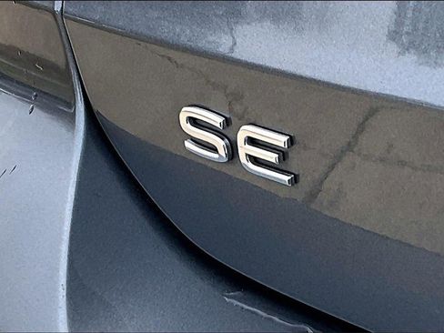 Used 2024 Volkswagen Taos SE image 8