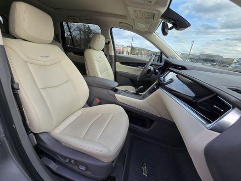 Used 2024 Cadillac XT6 Premium Luxury w/ Technology Package image 13