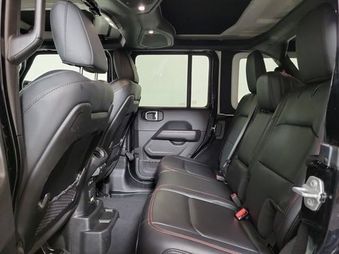 Used 2025 Jeep Wrangler Unlimited Rubicon AWD/4WD image 24