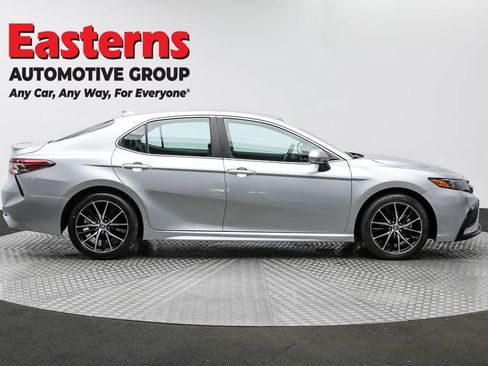 Used 2024 Toyota Camry SE FWD image 4