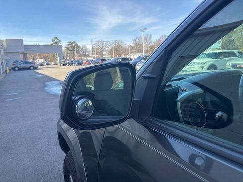 Used 2019 Toyota Tacoma SR5 RWD image 22