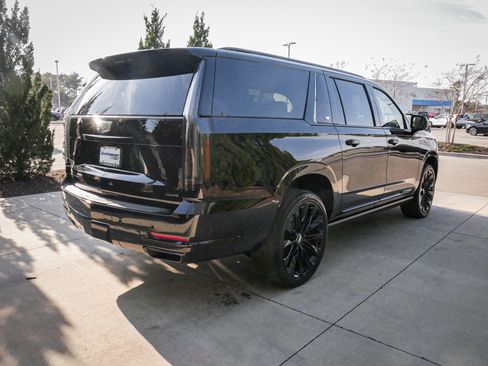 Used 2026 Cadillac Escalade ESV Platinum Sport w/ LPO, ONYX Package image 10