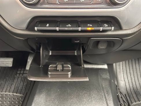 Used 2018 GMC Sierra 1500 SLE image 18