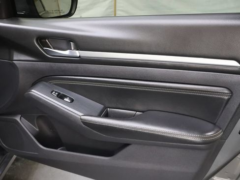 Used 2019 Nissan Altima 2.5 SV FWD image 12
