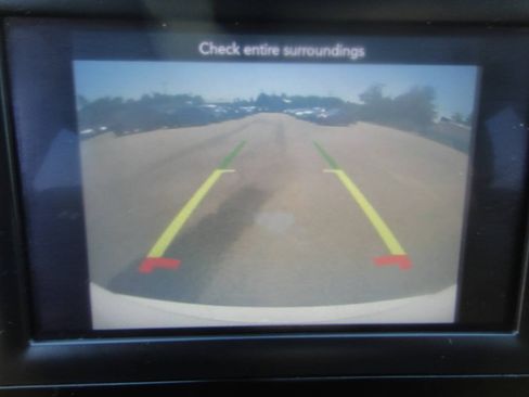 Used 2020 Chrysler Pacifica Touring-L FWD image 8