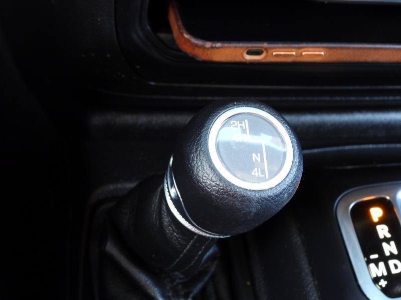 Used 2023 Jeep Gladiator Willys AWD/4WD image 69