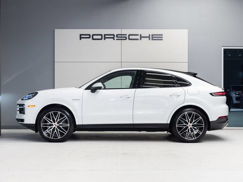 Certified 2025 Porsche Cayenne E-Hybrid Coupe AWD/4WD image 2