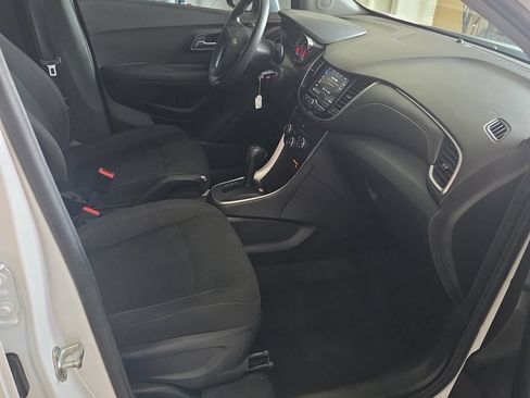 Used 2019 Chevrolet Trax LS FWD image 2