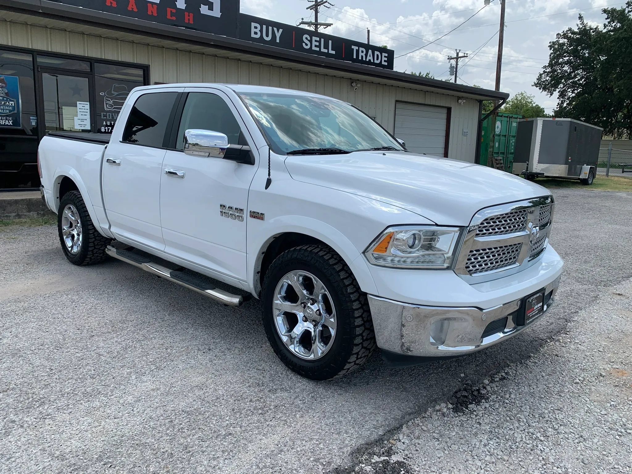 Used 2018 RAM 1500 Laramie w/ Convenience Group AWD/4WD image 3