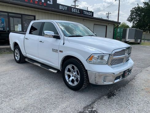 Used 2018 RAM 1500 Laramie w/ Convenience Group AWD/4WD image 3