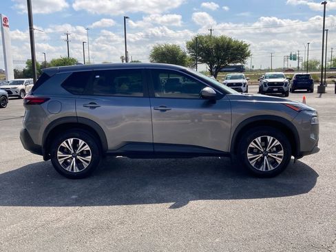 Used 2023 Nissan Rogue SV image 4