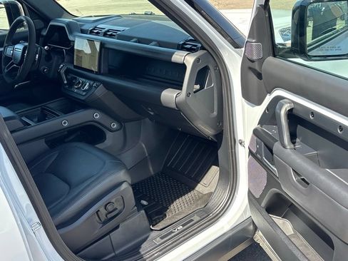 Used 2023 Land Rover Defender 110 V8 AWD/4WD image 29