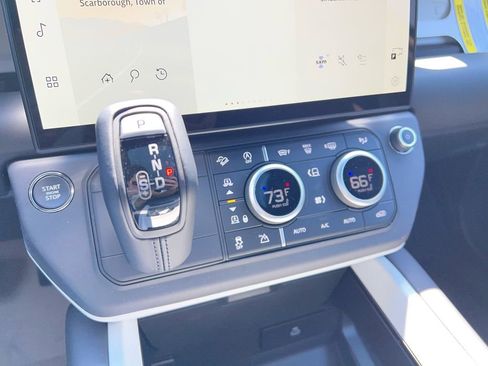 New 2026 Land Rover Defender 110 X-Dynamic SE image 18