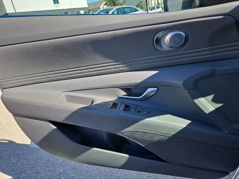 Used 2025 Hyundai Elantra SEL image 13