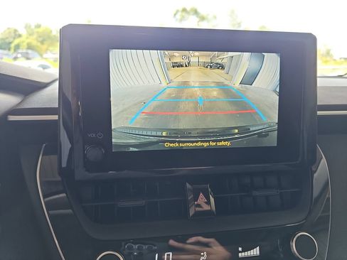 Used 2025 Toyota Corolla LE FWD image 21