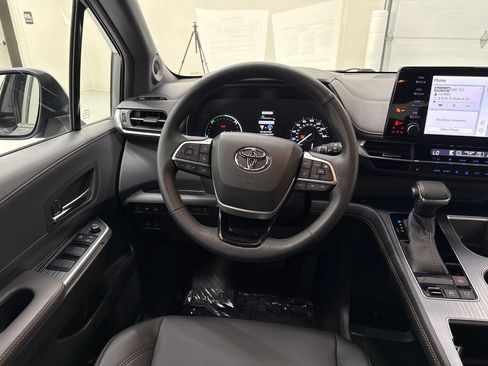 Used 2022 Toyota Sienna XLE Woodland Edition AWD/4WD image 14