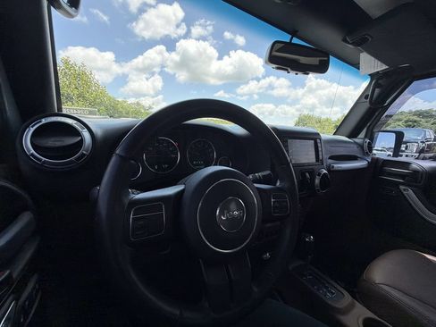 Used 2015 Jeep Wrangler Unlimited Sahara AWD/4WD image 16