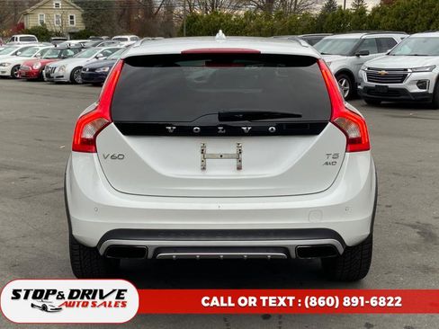 Used 2016 Volvo V60 T5 Cross Country image 4