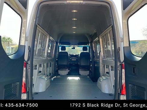 Used 2025 Mercedes-Benz Sprinter 2500 image 18