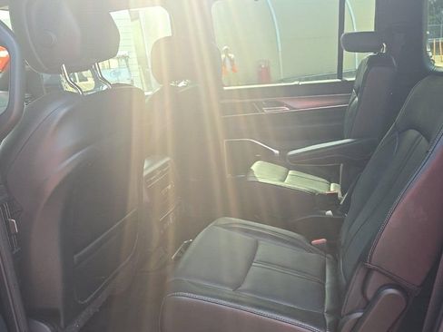 Used 2025 Jeep Wagoneer Series III w/ Premium Group I AWD/4WD image 8