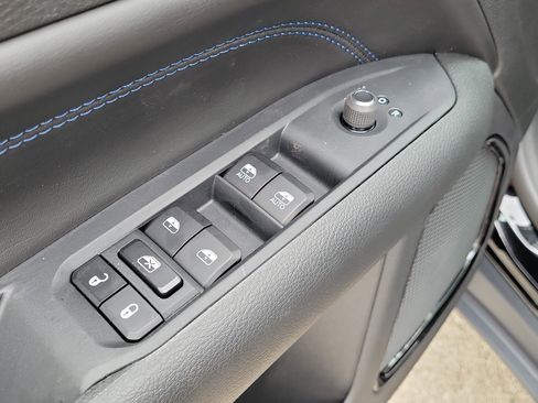 New 2026 Jeep Compass Limited image 17