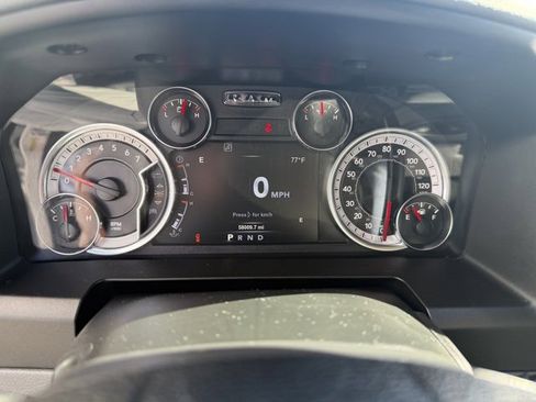 Used 2018 RAM 2500 SLT w/ Luxury Group image 13