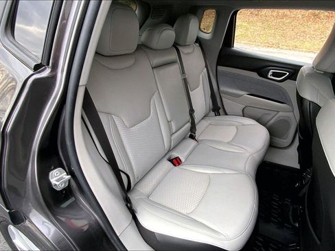 Used 2022 Jeep Compass Latitude image 25