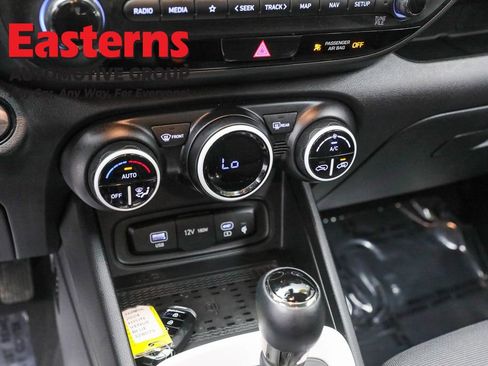 Used 2024 Hyundai Venue Limited image 21