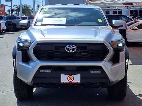 Certified 2025 Toyota Tacoma TRD Off-Road image 2