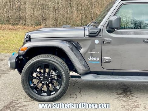 Used 2022 Jeep Wrangler Unlimited Sahara AWD/4WD image 10