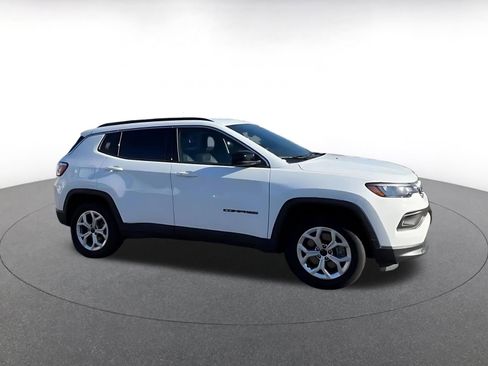 Used 2025 Jeep Compass Latitude image 2