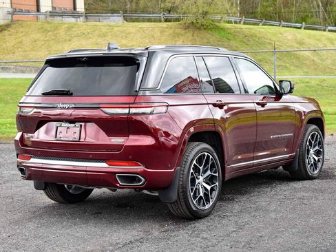 Used 2024 Jeep Grand Cherokee Summit AWD/4WD image 3