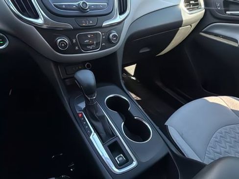 Used 2022 Chevrolet Equinox LS w/ LS Convenience Package FWD image 14