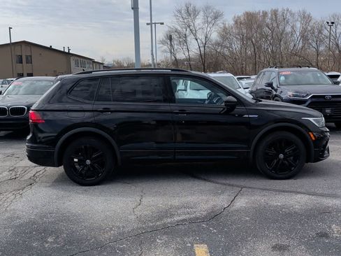 Used 2022 Volkswagen Tiguan SE R-Line image 8