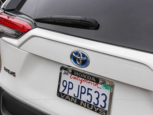 Used 2023 Toyota RAV4 LE AWD/4WD image 11
