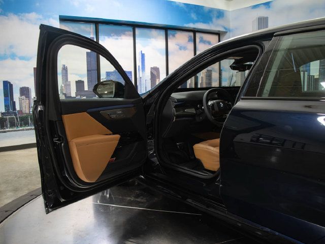 Used 2027 BMW 740i xDrive w/ M Sport Professional Package AWD/4WD image 13