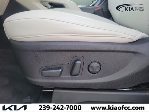 Certified 2025 Kia Telluride S FWD image 28
